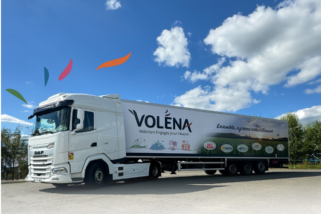 Camion frigo STC aux couleurs de VOLENA