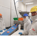 Equipe R&D en production pour des tests produits